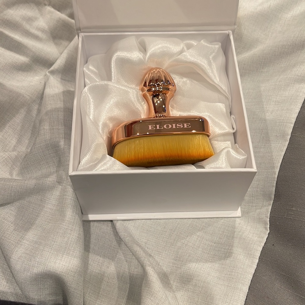Eloise Mini Teardrop Brush